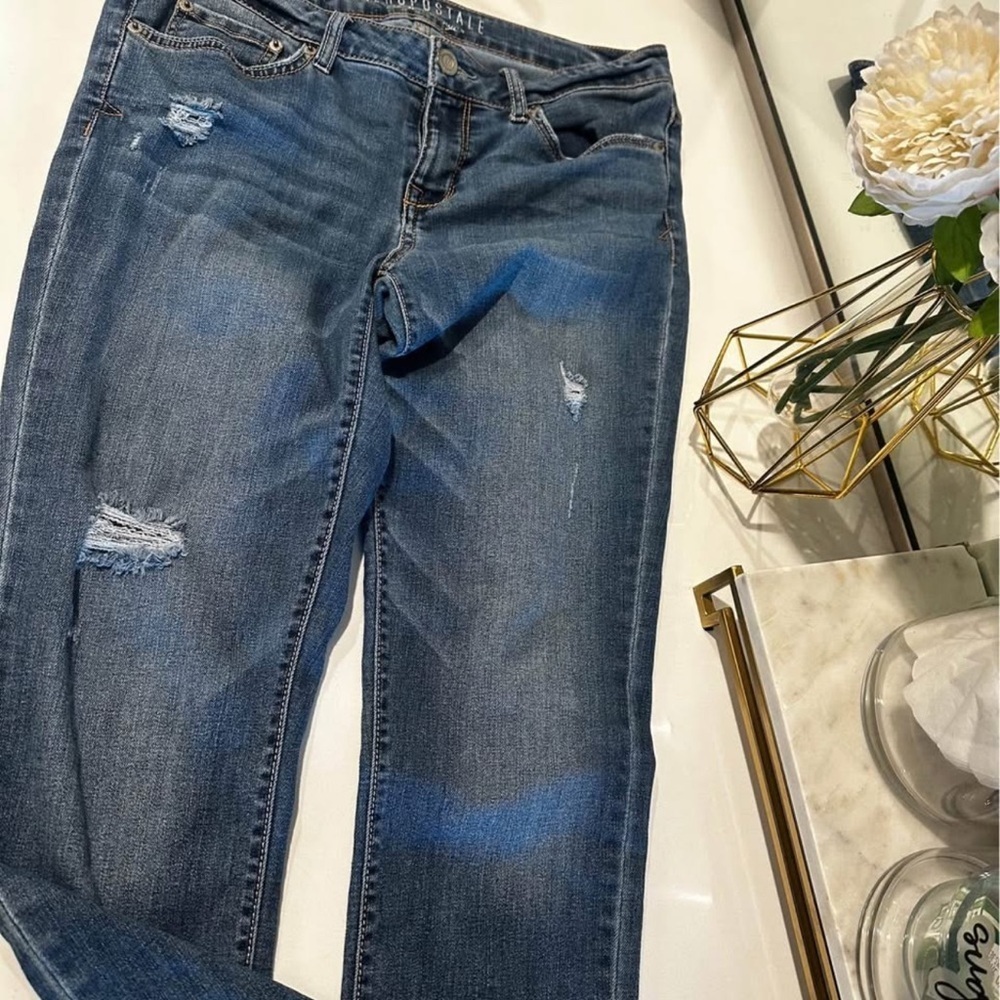 Women Distressed Aeropostale Jeans - Picture 2 of 5